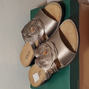 Clarks Bendables Ina Foxy Beaded Flower Low-Heel Slides - Pewter Size 6M